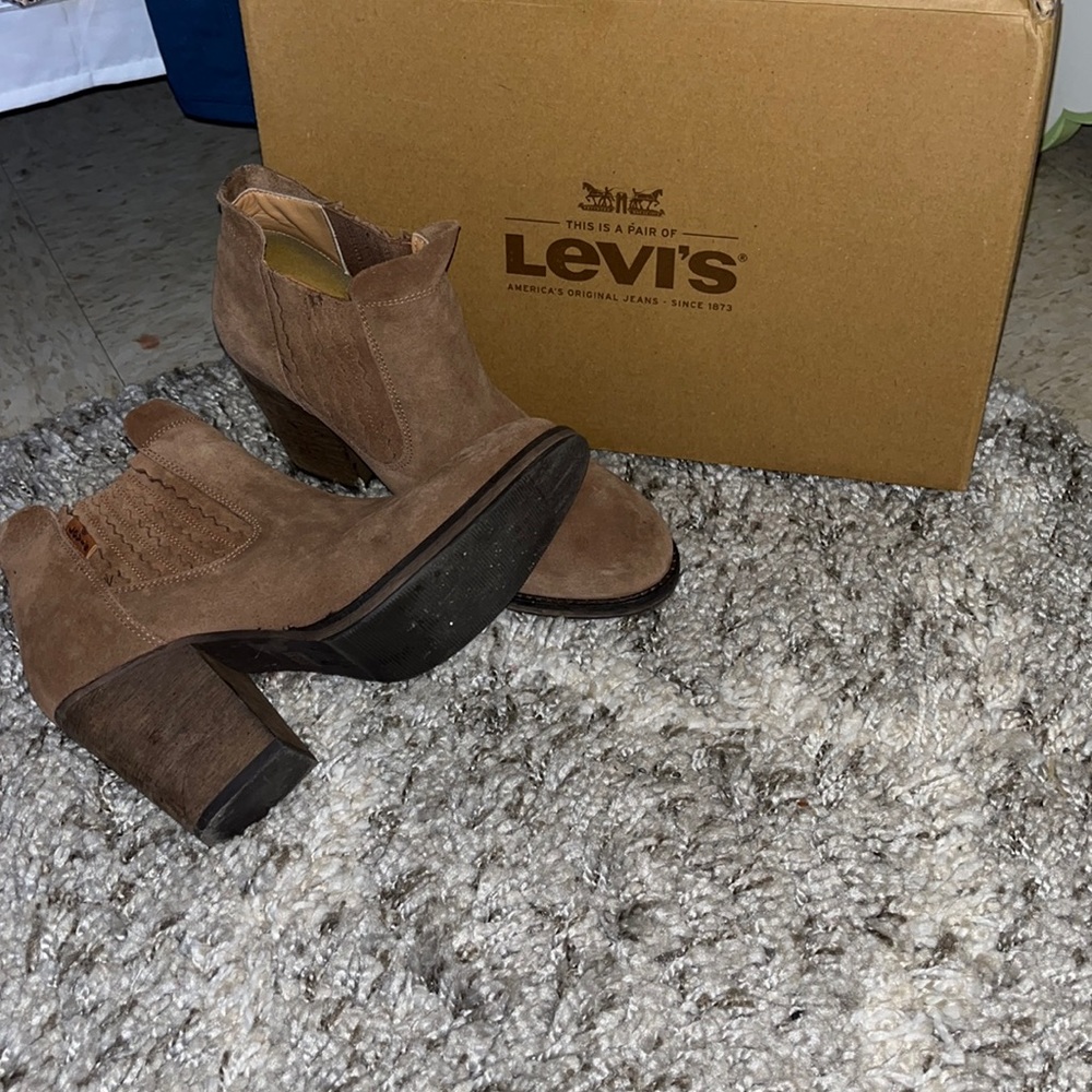 Brand new Levi’s Folsom boots